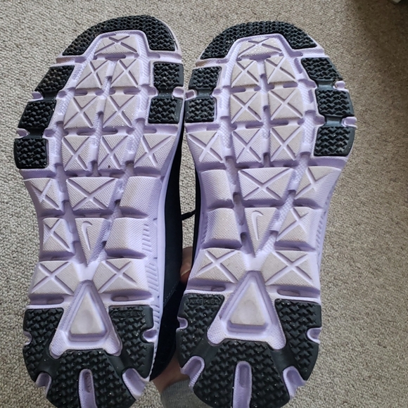 Nike shoes - Picture 3 of 4